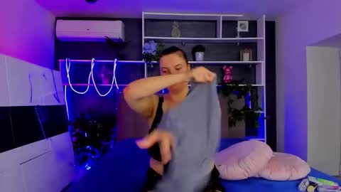 Snapshot of stephierousee chatting on March 2026 05:30:02 AM Stephie online show from March 2026 05:30:02 AM