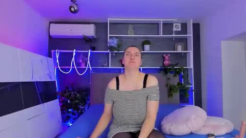 Snapshot of stephierousee chatting on April 2026 05:30:01 AM Stephie online show from April 2026 05:30:01 AM