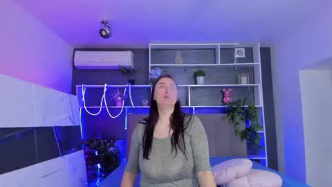 Snapshot of stephierousee chatting on April 2026 05:16:02 AM Stephie online show from April 2026 05:16:02 AM