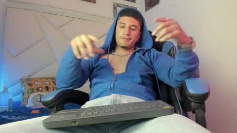 Snapshot of stevenn_star chatting on November 2025 06:20:01 PM STEV online show from November 2025 06:20:01 PM