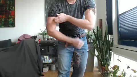 Snapshot of steveo_85 chatting on February 2025 01:35:02 PM white beef online show from February 2025 01:35:02 PM