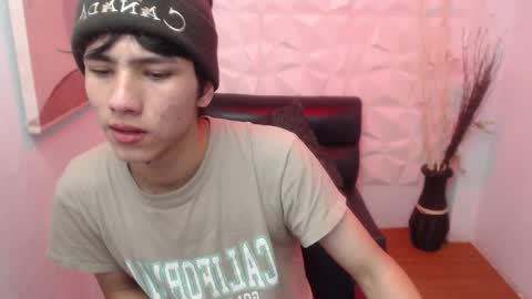 Snapshot of stich_23 chatting on March 2026 03:56:01 AM Stich online show from March 2026 03:56:01 AM