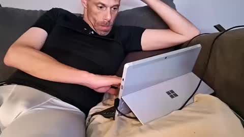 stickymouse45 online show from October 2025 08:35:01 AM