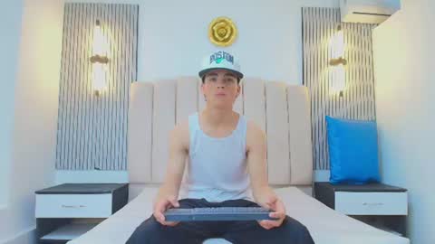 stiven_cooper2 online show from June 2026 12:18:02 PM