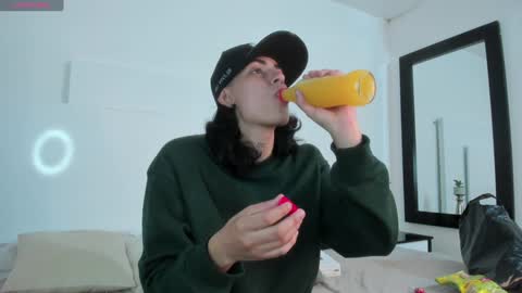 stivenbenet1 online show from December 2024 08:18:01 PM