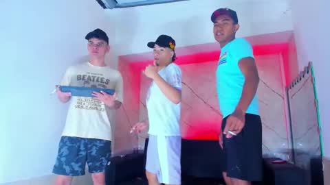 friends online show from November 2025 04:51:01 AM