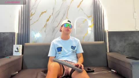 Snapshot of stivendreams chatting on April 2026 06:03:01 AM friends online show from April 2026 06:03:01 AM