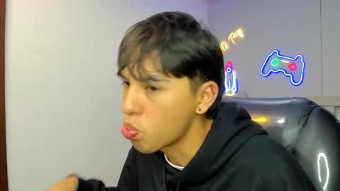 Snapshot of stiwentwink chatting on October 2025 02:32:02 PM Stiwen online show from October 2025 02:32:02 PM