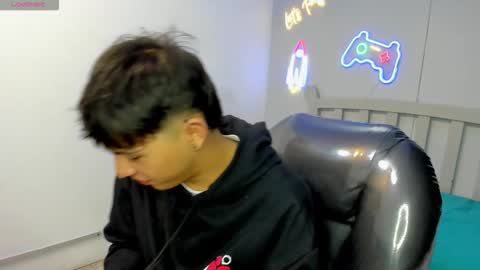 Snapshot of stiwentwink chatting on November 2025 01:55:02 PM Stiwen online show from November 2025 01:55:02 PM