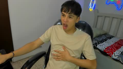 Snapshot of stiwentwink chatting on November 2025 02:17:01 PM Stiwen online show from November 2025 02:17:01 PM