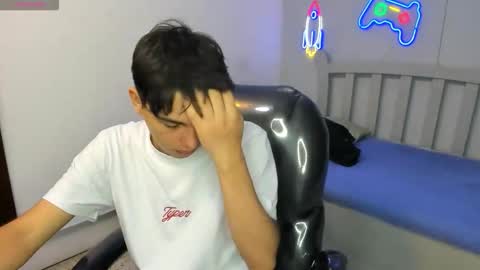 Snapshot of stiwentwink chatting on November 2025 04:55:01 PM Stiwen online show from November 2025 04:55:01 PM