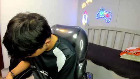 Snapshot of stiwentwink chatting on December 2025 12:58:01 PM Stiwen online show from December 2025 12:58:01 PM