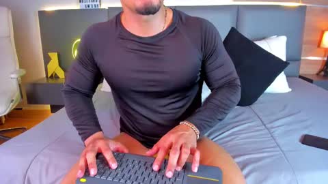 Stone Lee  online show from February 2025 08:48:02 AM