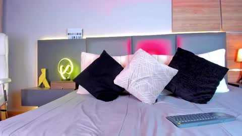 Stone Lee  online show from February 2025 09:05:01 AM