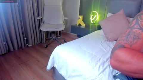 Stone Lee  online show from October 2025 11:53:01 AM