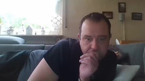 stoned1983 online show from December 2025 08:23:01 AM