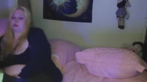 Snapshot of stoned2dabones666 chatting on December 2024 12:33:02 PM Haily online show from December 2024 12:33:02 PM