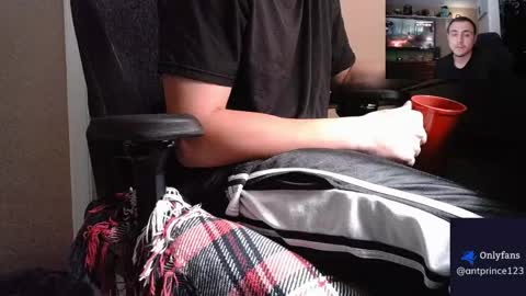 Snapshot of stoner394 chatting on April 2026 11:55:02 PM stoner394 online show from April 2026 11:55:02 PM