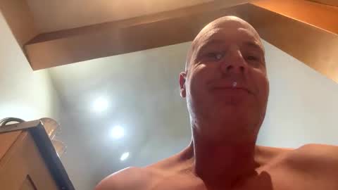 Stoodley22 online show from October 2025 04:45:01 AM