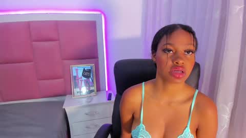 Sweety Stormi  online show from December 2024 01:38:02 PM