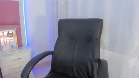 Sweety Stormi  online show from December 2024 04:38:02 PM