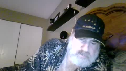 Straightbear4you online show from July 2026 09:01:02 AM