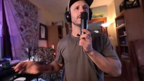 Snapshot of straightishd chatting on October 2025 04:30:02 PM Cowboy Zuhly online show from October 2025 04:30:02 PM