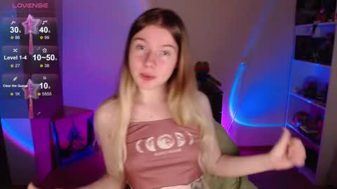 Snapshot of strawberry_juli chatting on October 2025 06:43:02 AM Juli online show from October 2025 06:43:02 AM