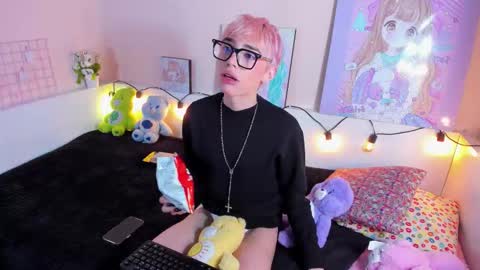 strawberry_kitty_ online show from November 2025 04:21:01 AM