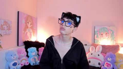 strawberry_kitty_ online show from February 2026 01:31:01 AM