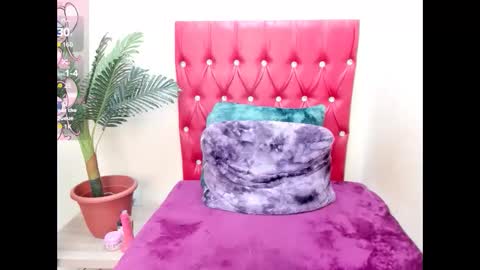 Snapshot of strawberry_lipz chatting on September 2025 04:28:02 AM strawberry_lipz online show from September 2025 04:28:02 AM