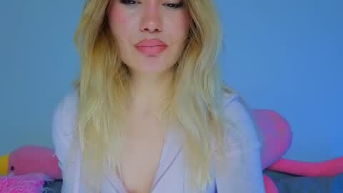 Snapshot of strawberrypie99 chatting on March 2026 04:34:02 AM Tati and Lola online show from March 2026 04:34:02 AM