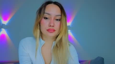 Snapshot of strawberrypie99 chatting on April 2026 05:04:02 AM Tati and Lola online show from April 2026 05:04:02 AM