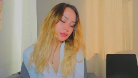 Snapshot of strawberrypie99 chatting on April 2026 11:35:01 AM Tati and Lola online show from April 2026 11:35:01 AM