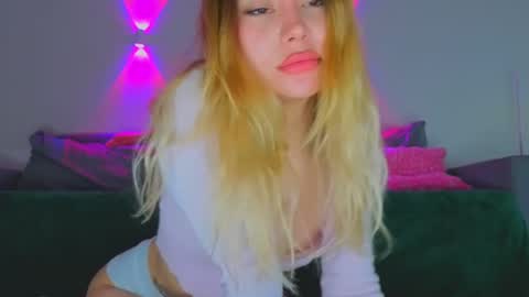 Snapshot of strawberrypie99 chatting on April 2026 05:55:02 AM Tati and Lola online show from April 2026 05:55:02 AM