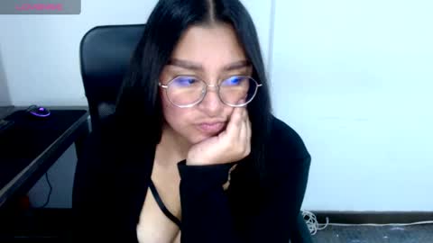 Snapshot of strawlux chatting on April 2026 04:35:01 AM strawlux online show from April 2026 04:35:01 AM