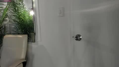 Snapshot of strong_girl_ chatting on April 2026 11:05:01 AM Alexa online show from April 2026 11:05:01 AM