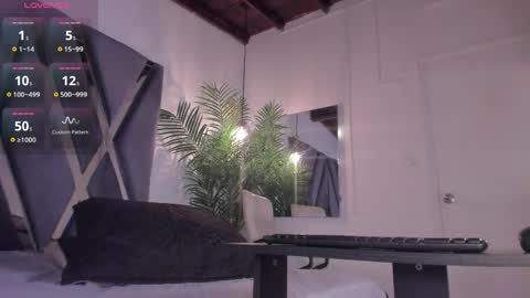 Snapshot of strong_girl_ chatting on April 2026 11:14:02 AM Alexa online show from April 2026 11:14:02 AM