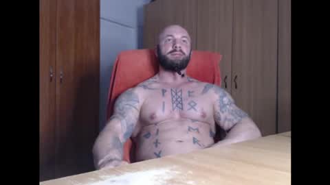 Snapshot of strongivan chatting on April 2026 06:02:01 PM StrongIvan online show from April 2026 06:02:01 PM