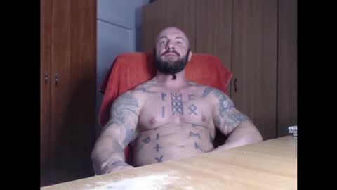 Snapshot of strongivan chatting on April 2026 06:01:02 PM StrongIvan online show from April 2026 06:01:02 PM