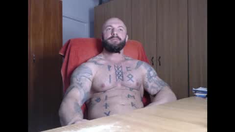 Snapshot of strongivan chatting on May 2026 04:40:01 AM StrongIvan online show from May 2026 04:40:01 AM
