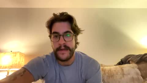 Snapshot of strrling chatting on April 2026 05:01:02 AM Sterling online show from April 2026 05:01:02 AM