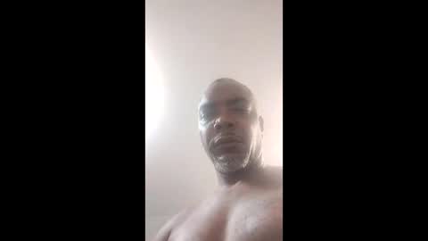 Snapshot of studd77637299 chatting on March 2025 10:24:02 AM studd77637299 online show from March 2025 10:24:02 AM