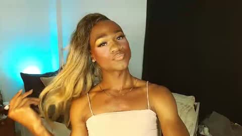 Snapshot of suannyklatten_ chatting on March 2026 07:06:02 PM Suanny Klatten It is my account independent online show from March 2026 07:06:02 PM