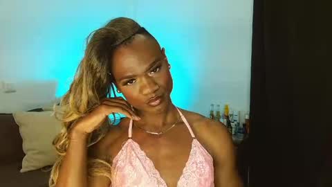 Snapshot of suannyklatten_ chatting on March 2026 07:35:01 PM Suanny Klatten It is my account independent online show from March 2026 07:35:01 PM