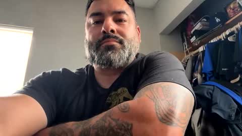 Snapshot of suavecito67 chatting on April 2026 10:18:02 PM suavecito67 online show from April 2026 10:18:02 PM