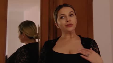 Carla online show from October 2025 08:55:01 AM