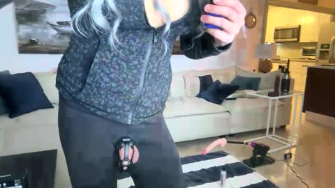 Snapshot of submiss14 chatting on December 2025 05:01:01 AM Sissy Isabella online show from December 2025 05:01:01 AM