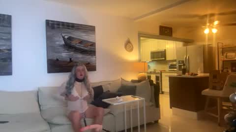 Snapshot of submiss14 chatting on December 2025 08:53:02 AM Sissy Isabella online show from December 2025 08:53:02 AM