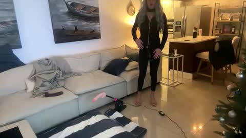 Snapshot of submiss14 chatting on December 2025 08:22:01 AM Sissy Isabella online show from December 2025 08:22:01 AM